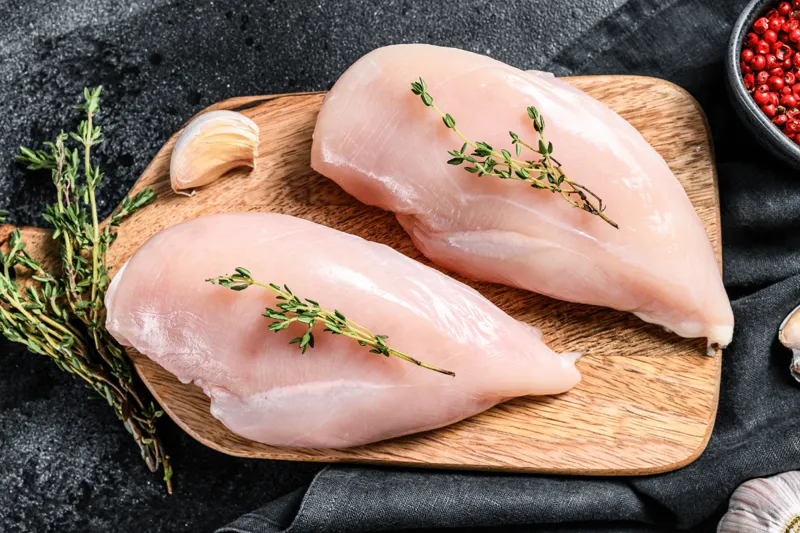 Hur länge håller rå kyckling i kylen?