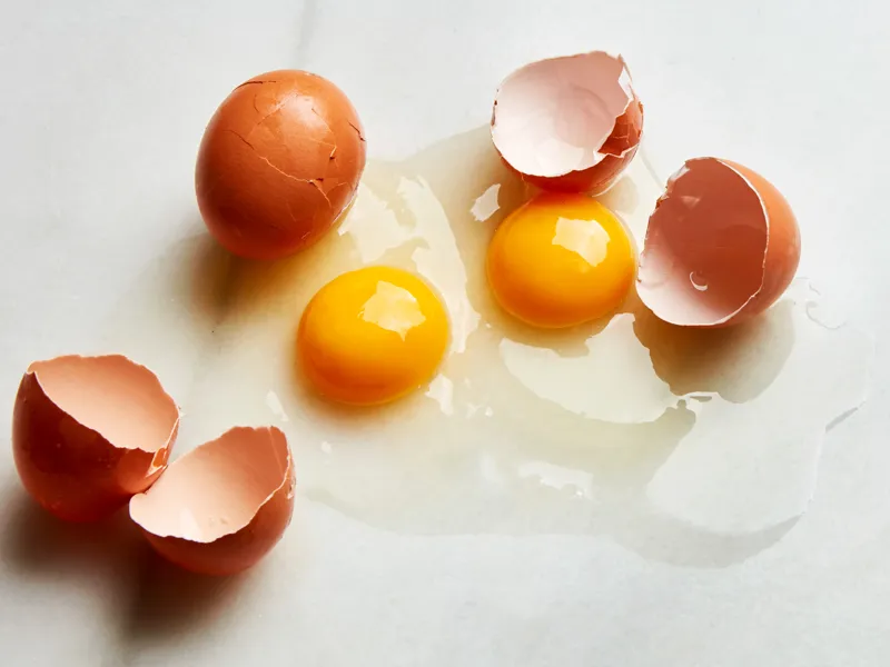 Hur länge håller skalade ägg i kylen?